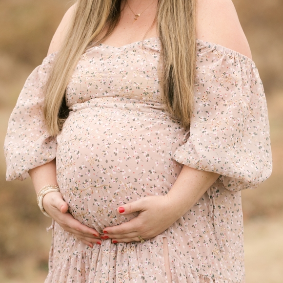 Maternity Dress for Photoshoot - Picture 3 of 5